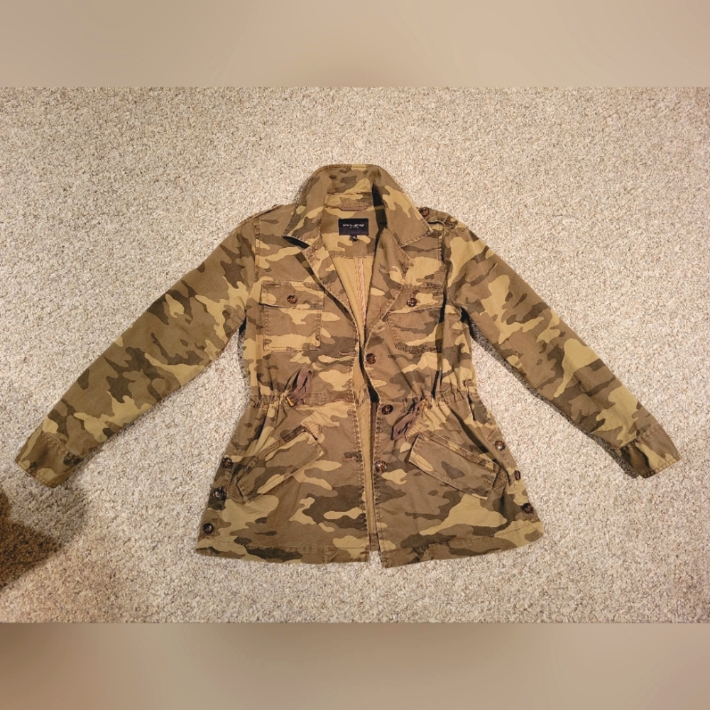 BR Women's Camo Jacket